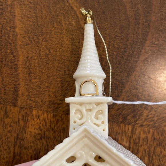 NWOT Ceramic Church with gold detail Ornament - Picture 8 of 9